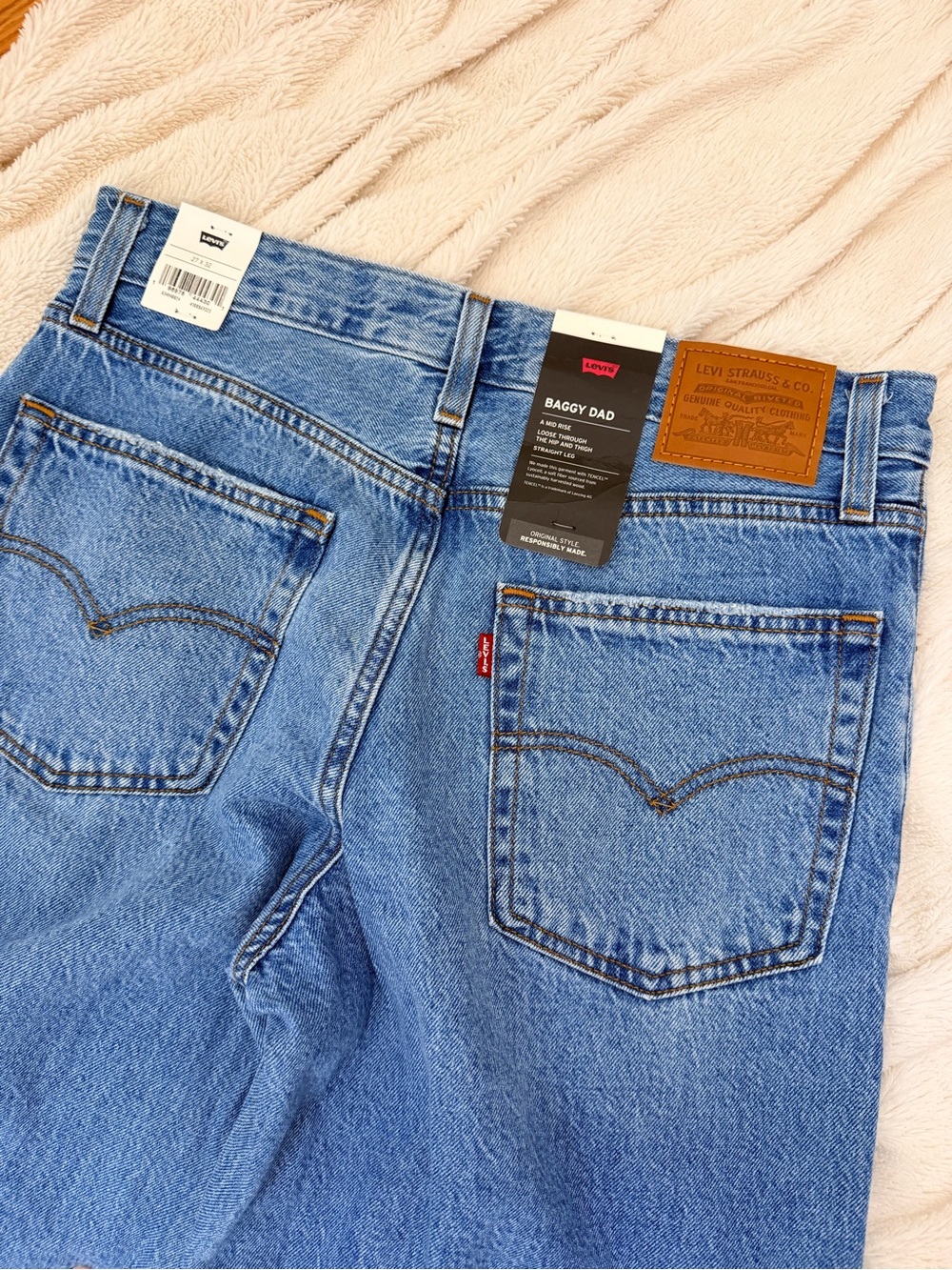 NWT Levi's Baggy Dad Women's Jeans premium denim medium wash distressed Sz 27x32 - Picture 5 of 7